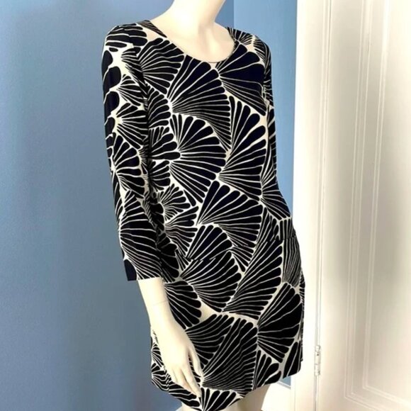 J. Crew Dresses & Skirts - J. Crew Black and White Graphic Shell Motif Mini Dress Size 4 with 3/4 sleeves